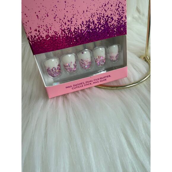 Red Aspen Nail Dashes- Aspen Glitter (short, square pink glitter nails) - Picture 2 of 6